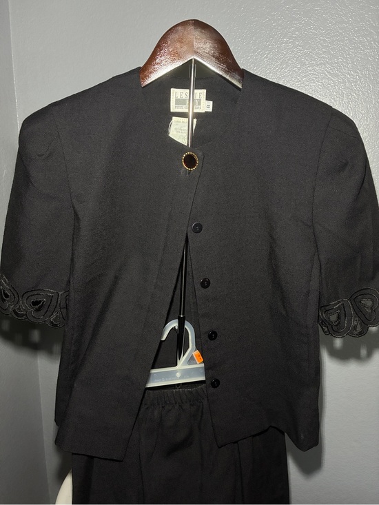 Leslie Fay Other - Leslie Fay Black Short-Sleeve Women's Suit Jacket with Decorative Button